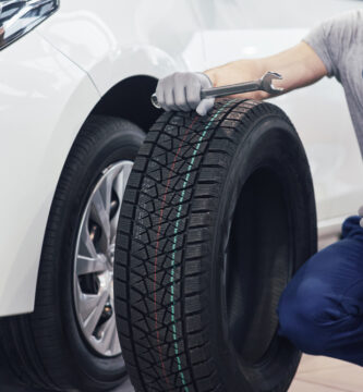 Pneu 185/65 R15: Desempenho e Qualidade para Sedans 3 troca de pneus